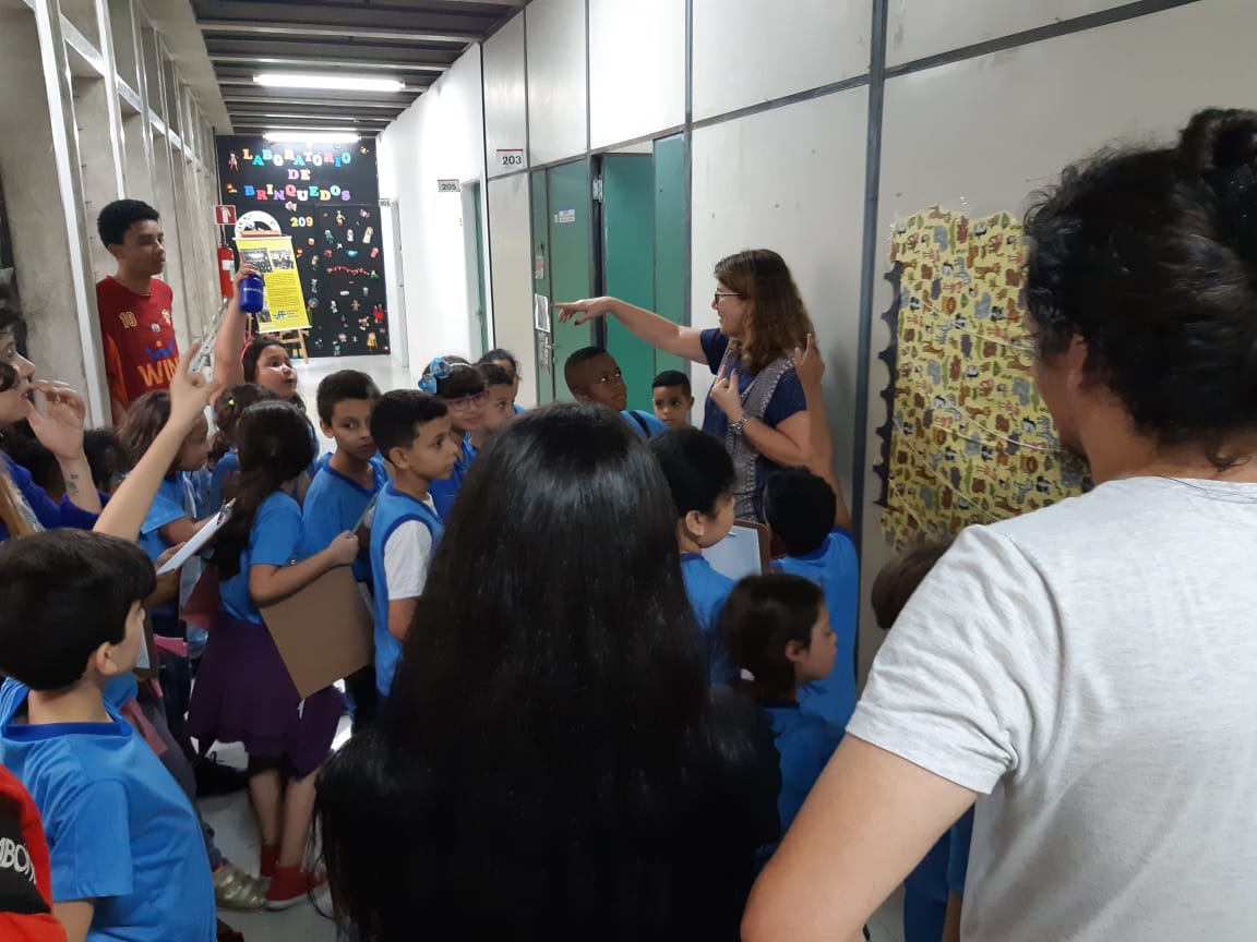 Visita da turma 201 ao Laboratório de Ciências